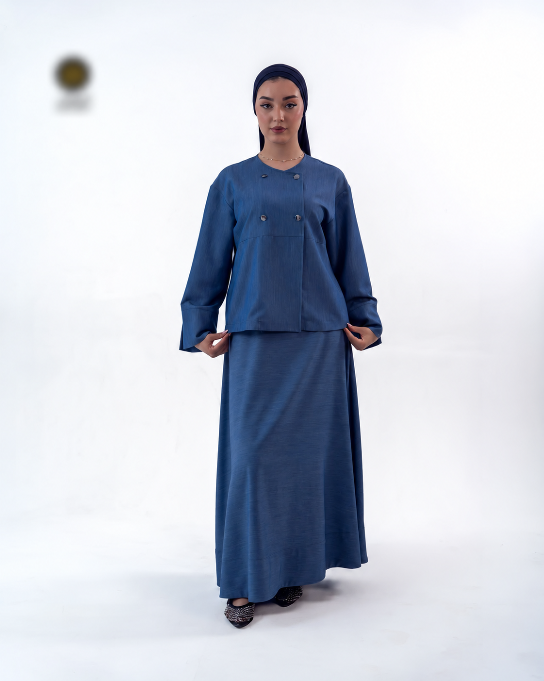 Ensemble bleu à veste double boutonnage et jupe longue
