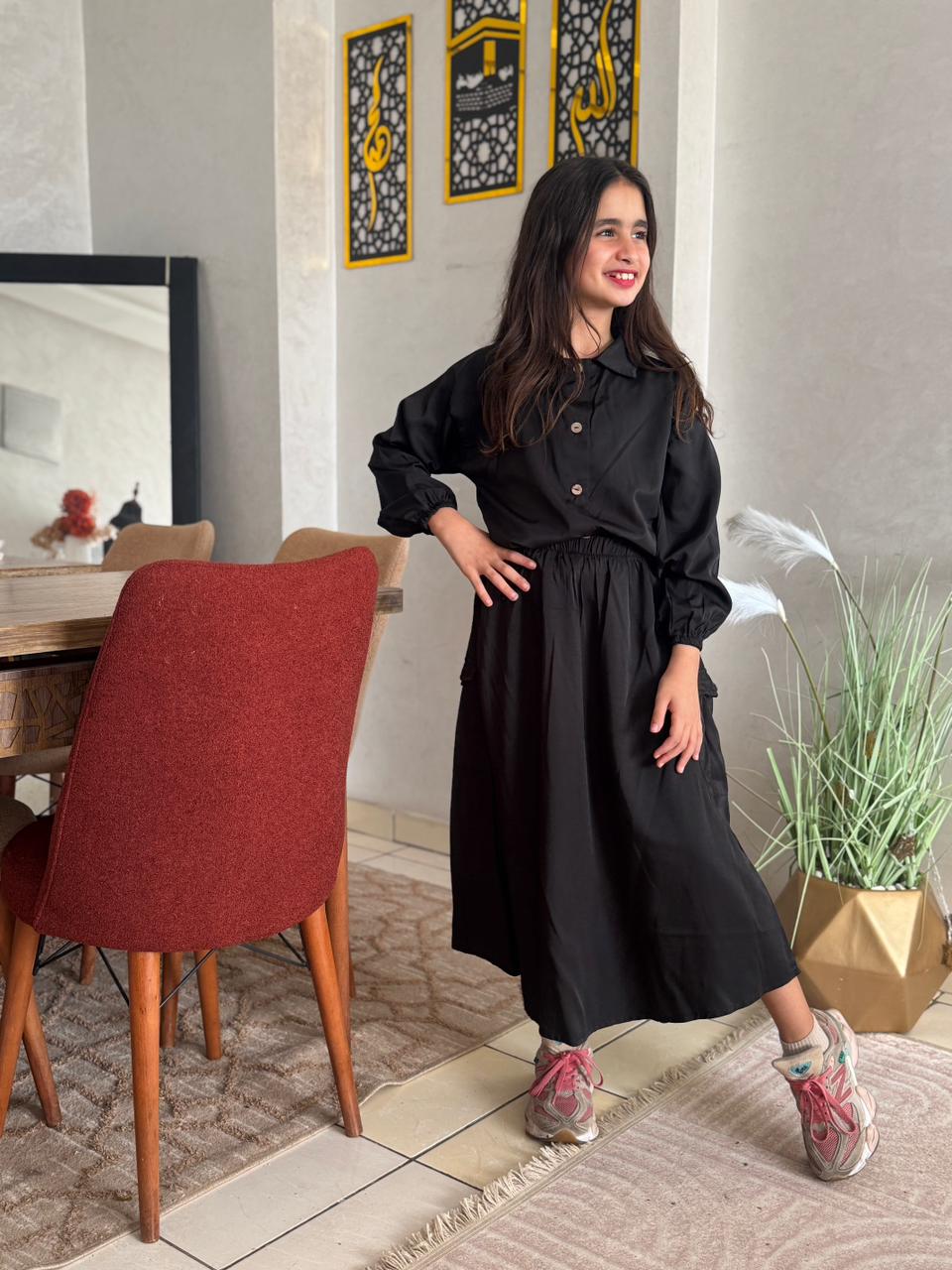 Ensemble fille à chemise ample et jupe longue à poches — Noir